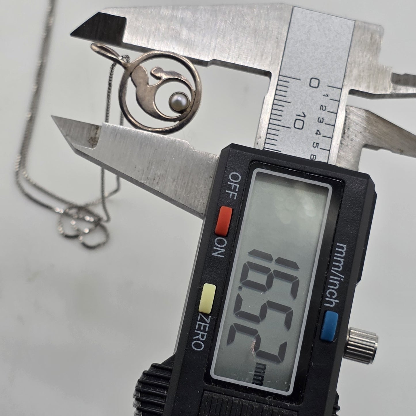 Sterling Silver Mother and Children Pendant 925  Pearl 18in Chain