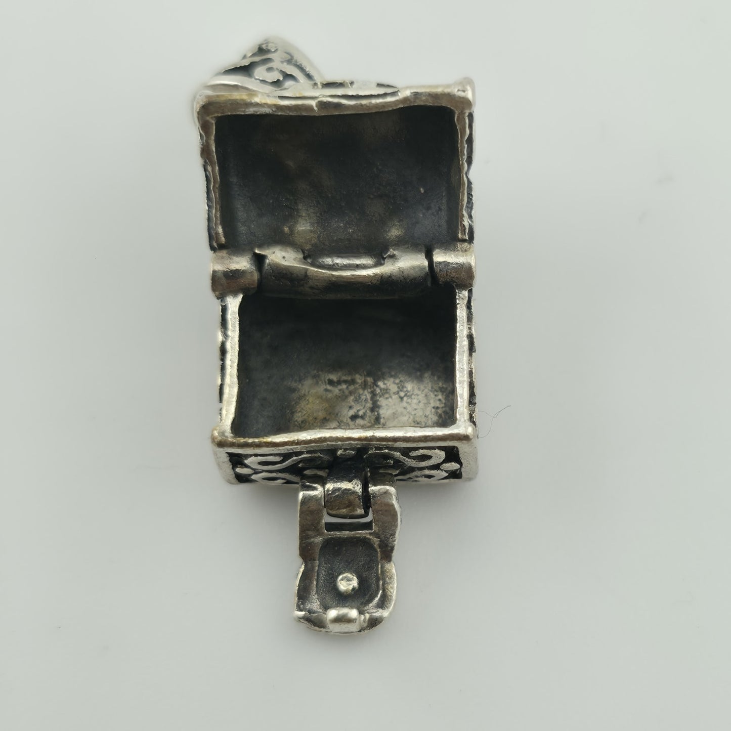 Sterling Silver Pendant Vintage Scroll Treasure Box  .925 Vintage