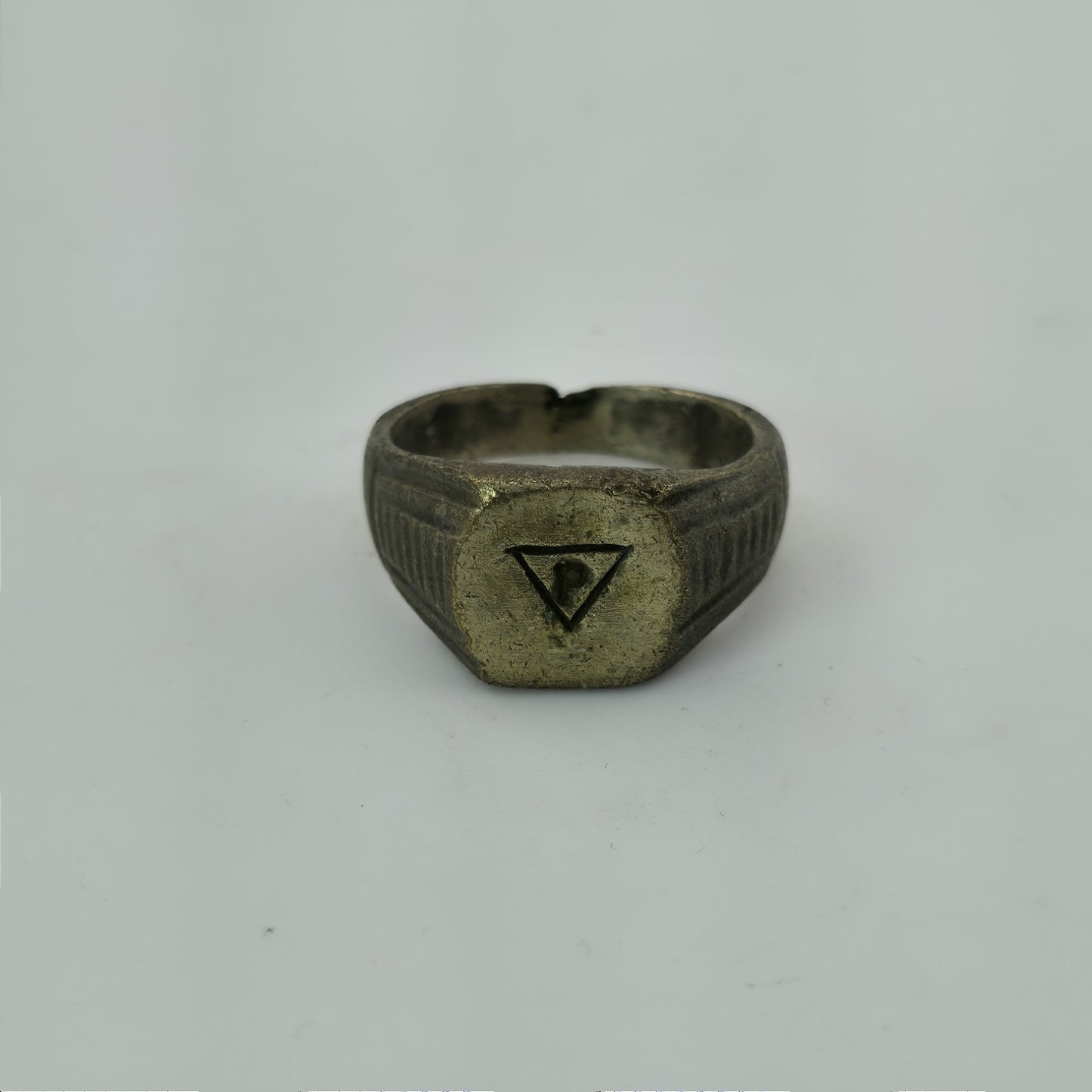 WWII Poland “P” Signet Ring Brass Size 10 Heavy Wear Wartime Military Jewelry bg