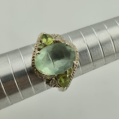 925 Sterling Silver Ring Size 9 Oval aquamarine blue / Peridot Green Stones