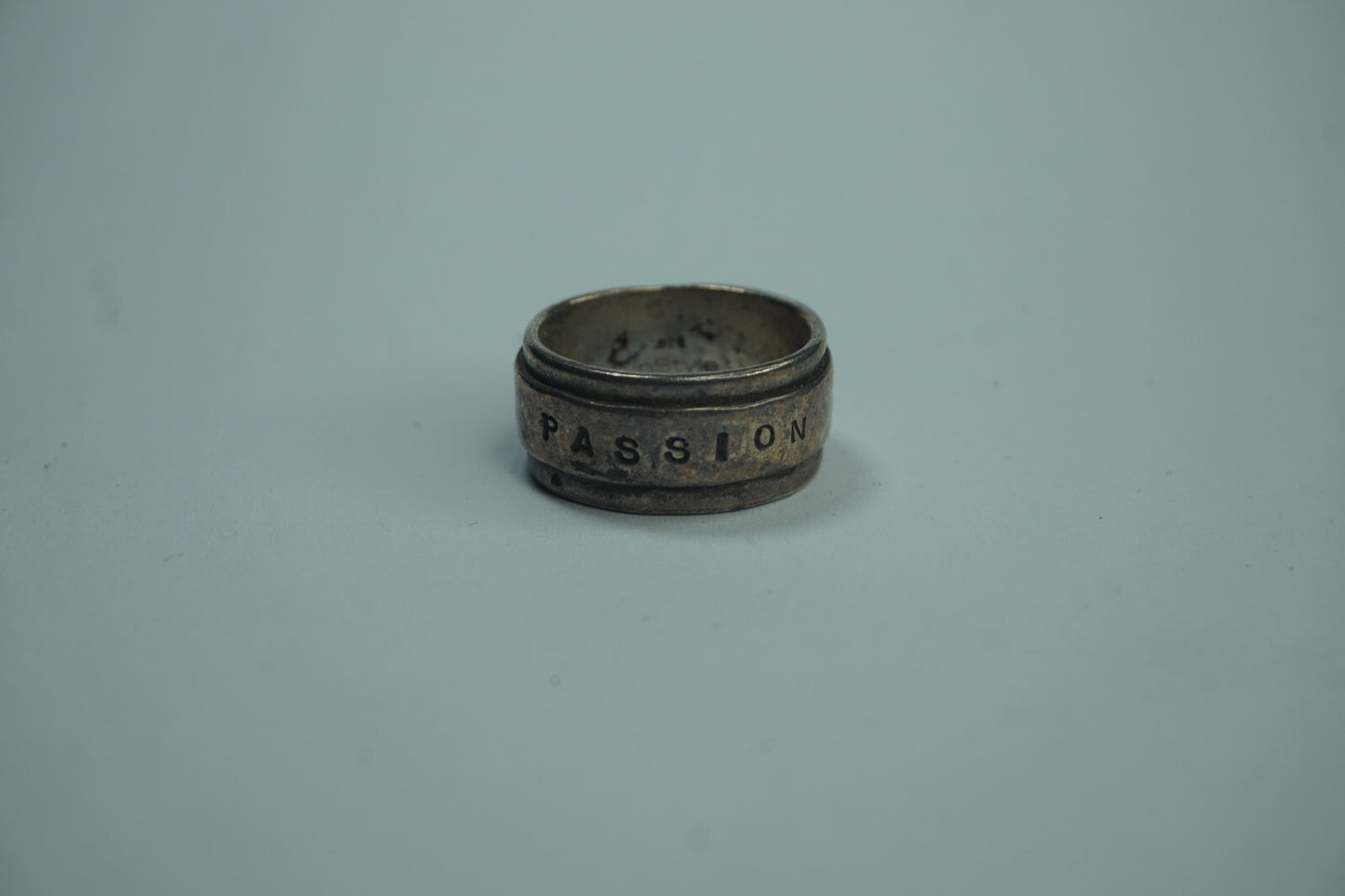 Passion Ring 925 Sterling Silver Size 8 10.4g Engraved Band Aged Patina