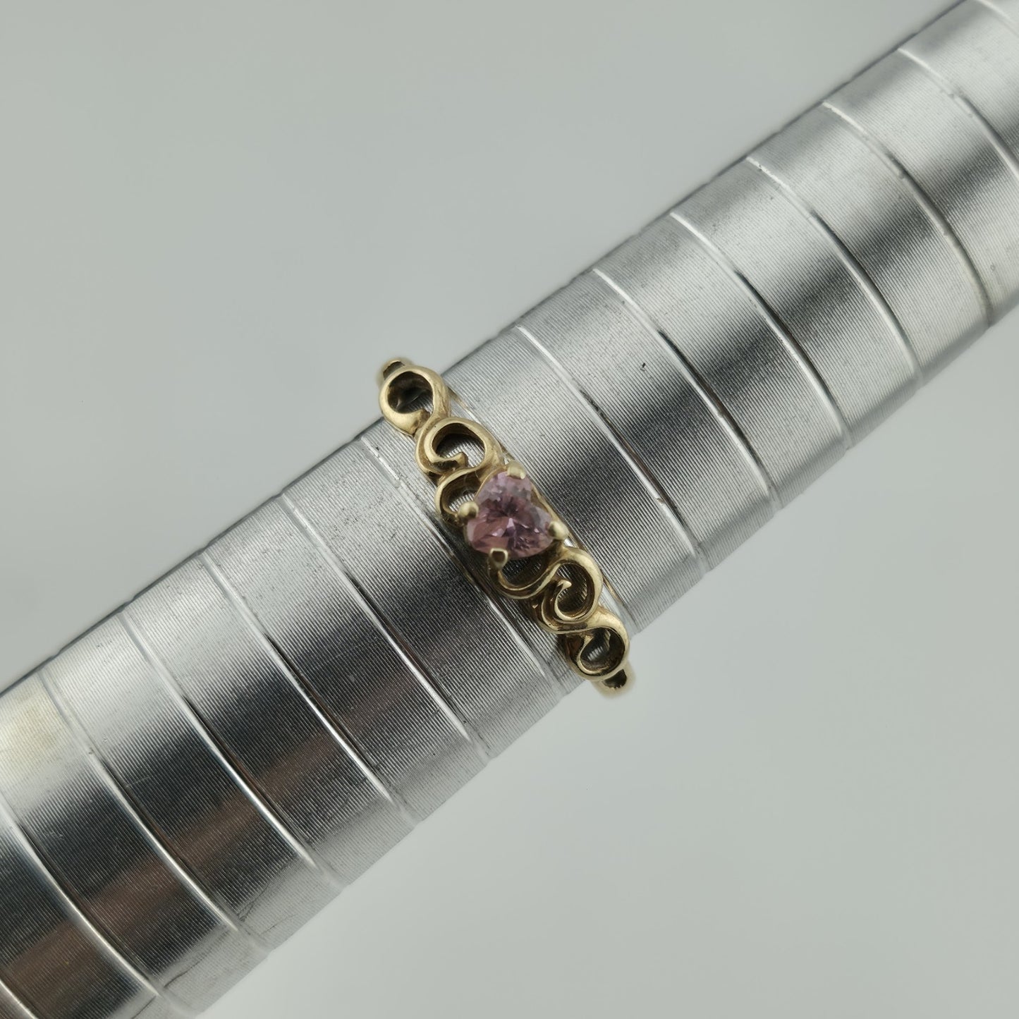 10K Yellow Gold Ring Heart Shaped Pink CZ Stone Size 7.5 1g Vintage