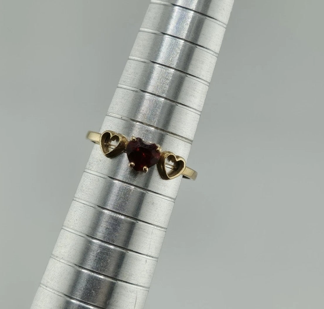 10K Yellow Gold Ring Band Red Garnet Rhodolite Heart Stones June size 6