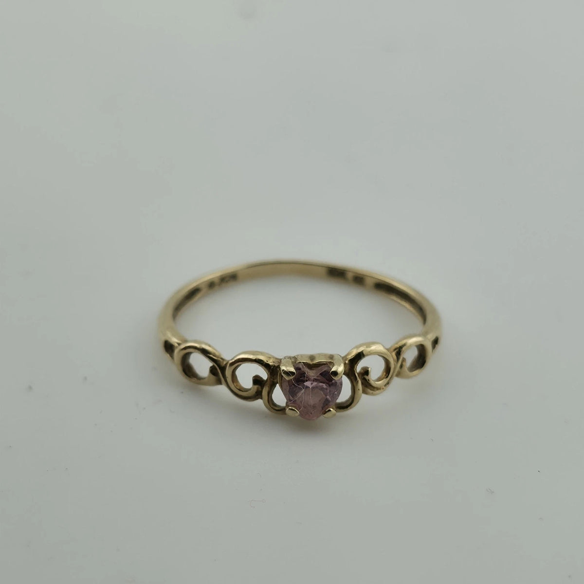 10K Yellow Gold Ring Heart Shaped Pink CZ Stone Size 7.5 1g Vintage