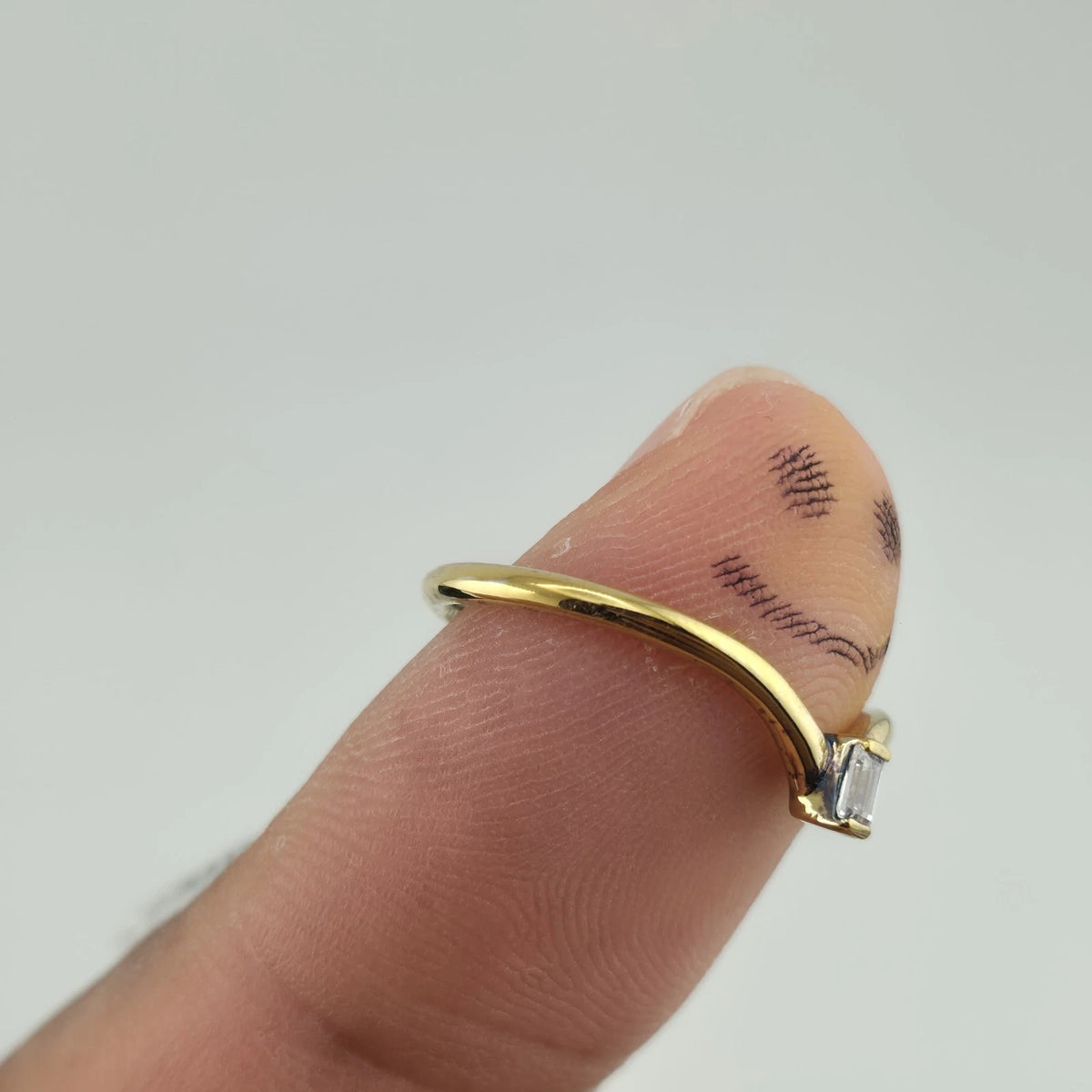 Avon 14K Gold Plated Over 925 Sterling Silver Swarovski Cz Peak Ring Size 8 New
