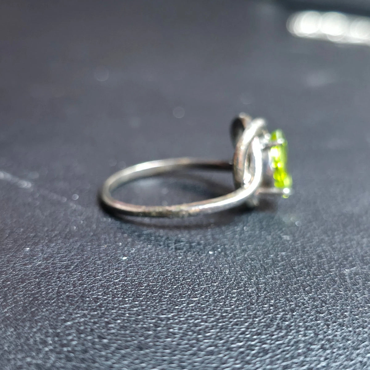 Sterling Silver 925 Green Teardrop Stone Knot Ring Size 9
