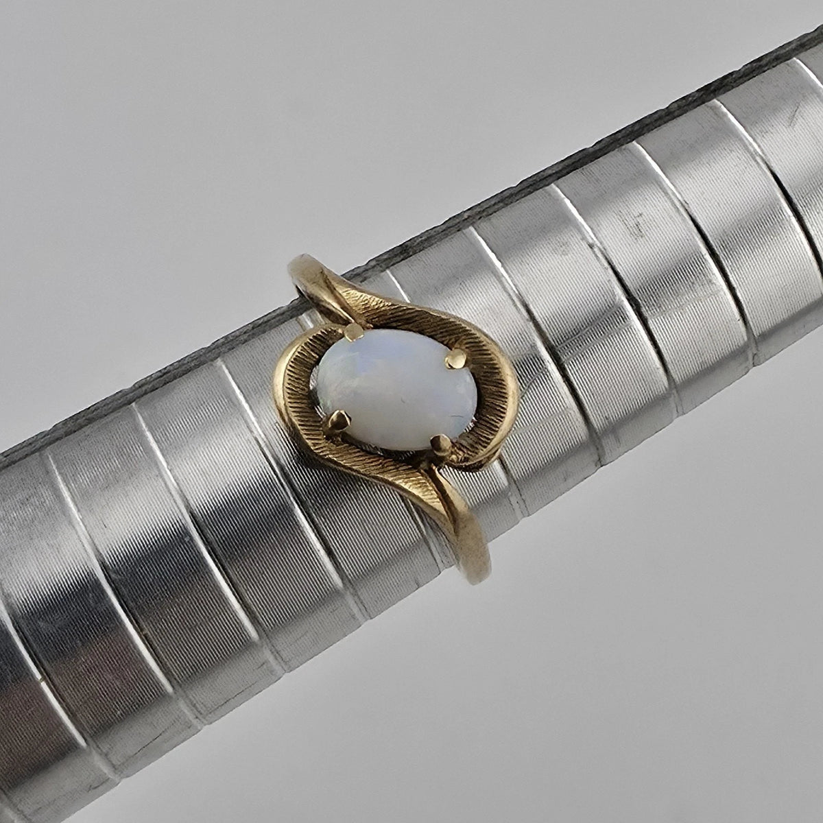 10K Yellow Gold Opal Ring Vintage Oval Cabochon Swirl Setting Size 6.25