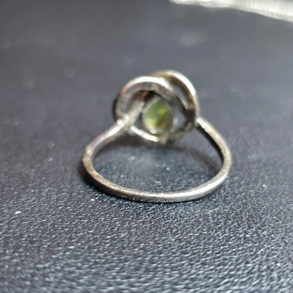 Sterling Silver 925 Green Teardrop Stone Knot Ring Size 9