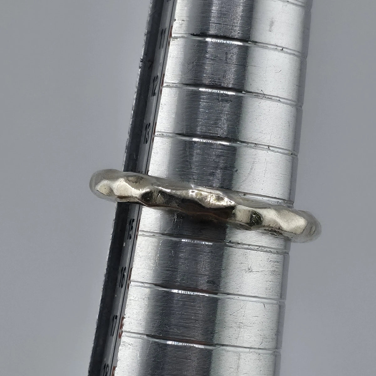 Michael Dawkins 925 Sterling Silver Hammered Organic Band Ring Size 7