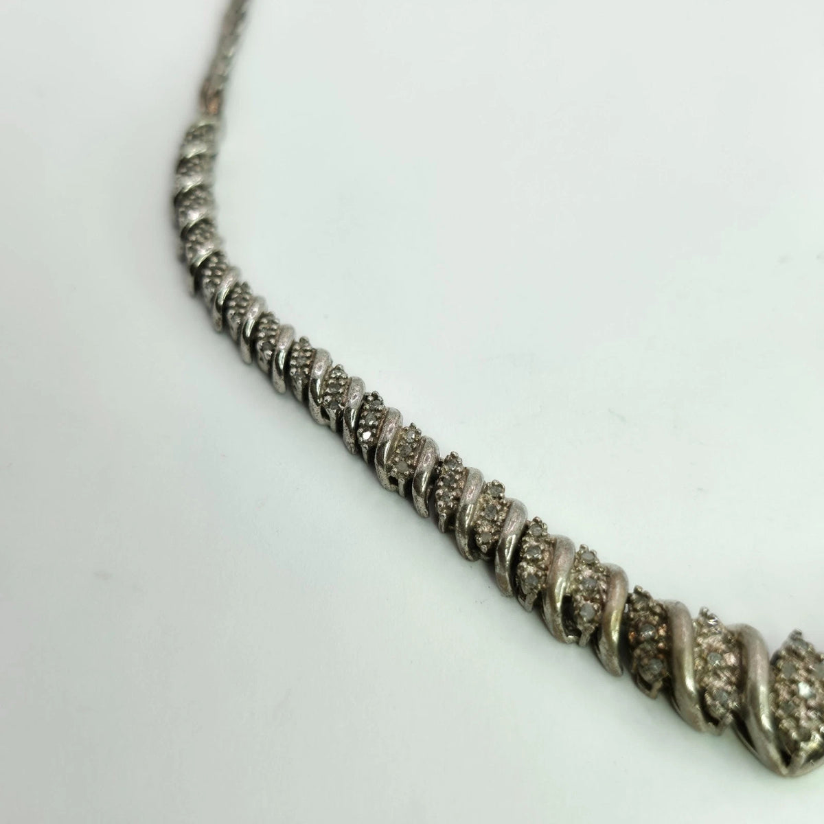 Vintage Heng Ngai 925 Sterling Silver V-Shape Necklace Genuine 1/2 Ct Diamond