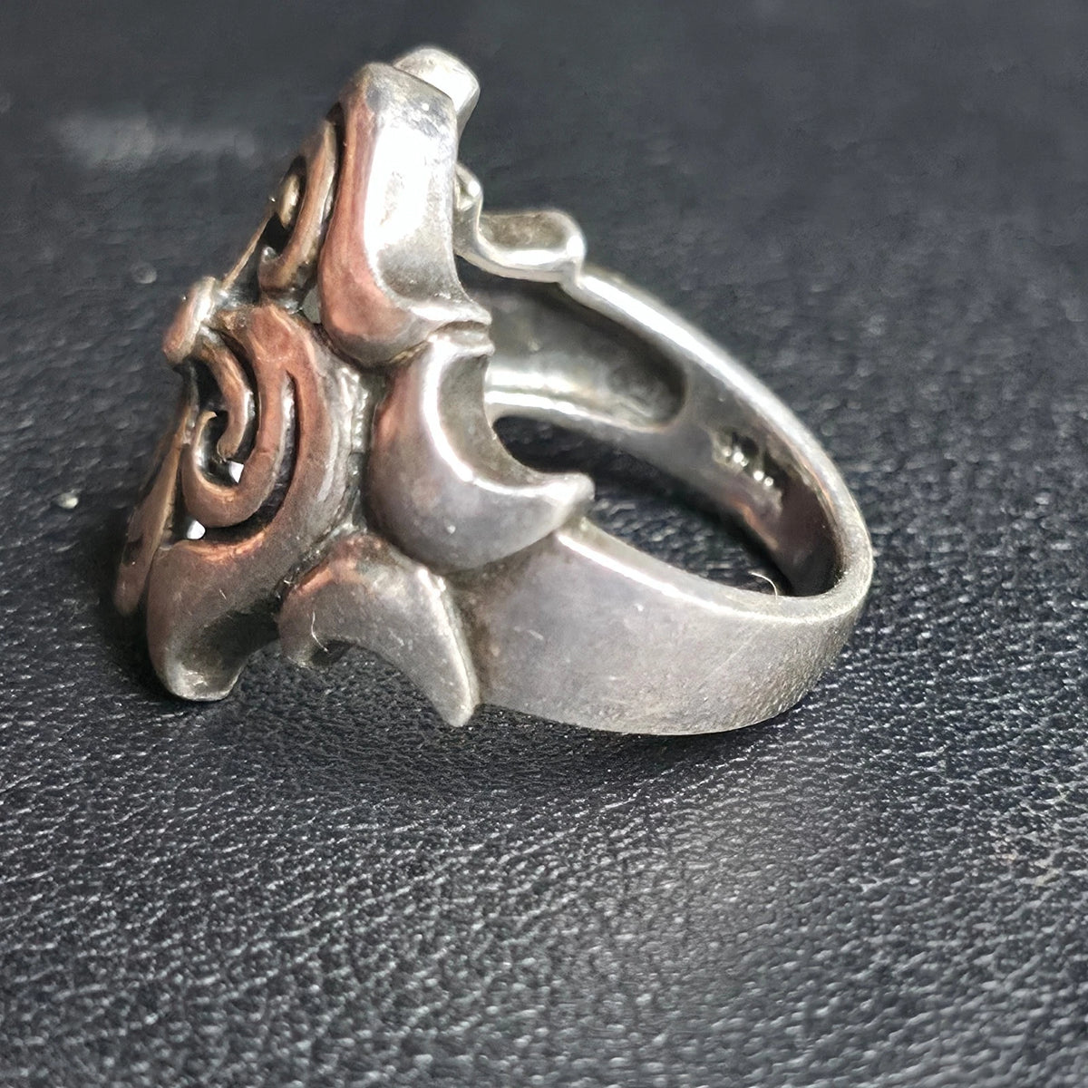 Sterling Silver 925 S Shape Cross Shins Style Ring Size 8 Scroll Flourish