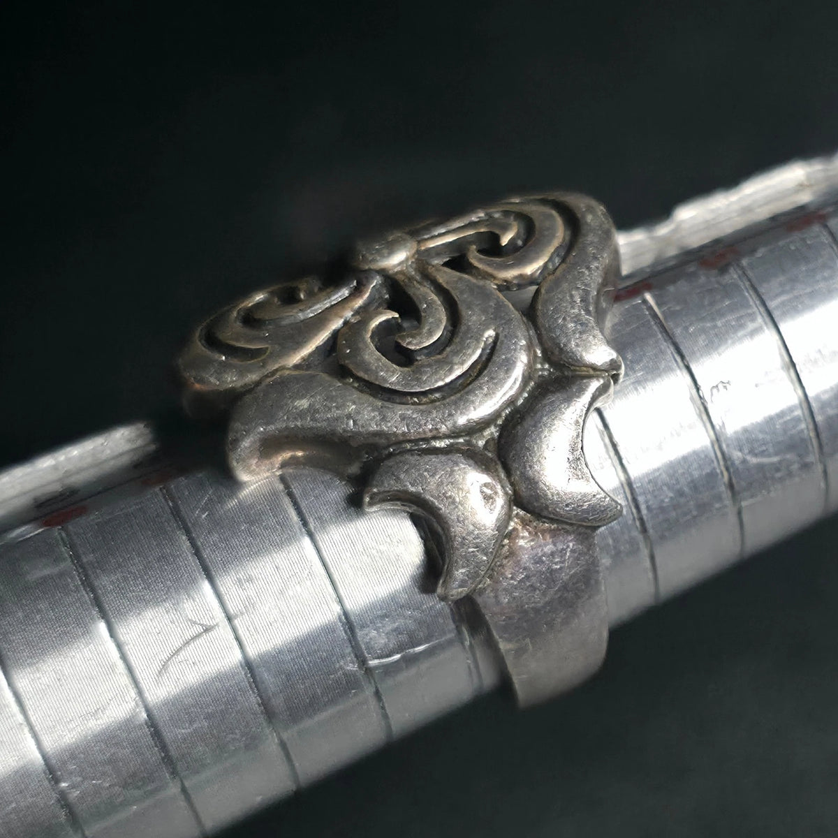 Sterling Silver 925 S Shape Cross Shins Style Ring Size 8 Scroll Flourish