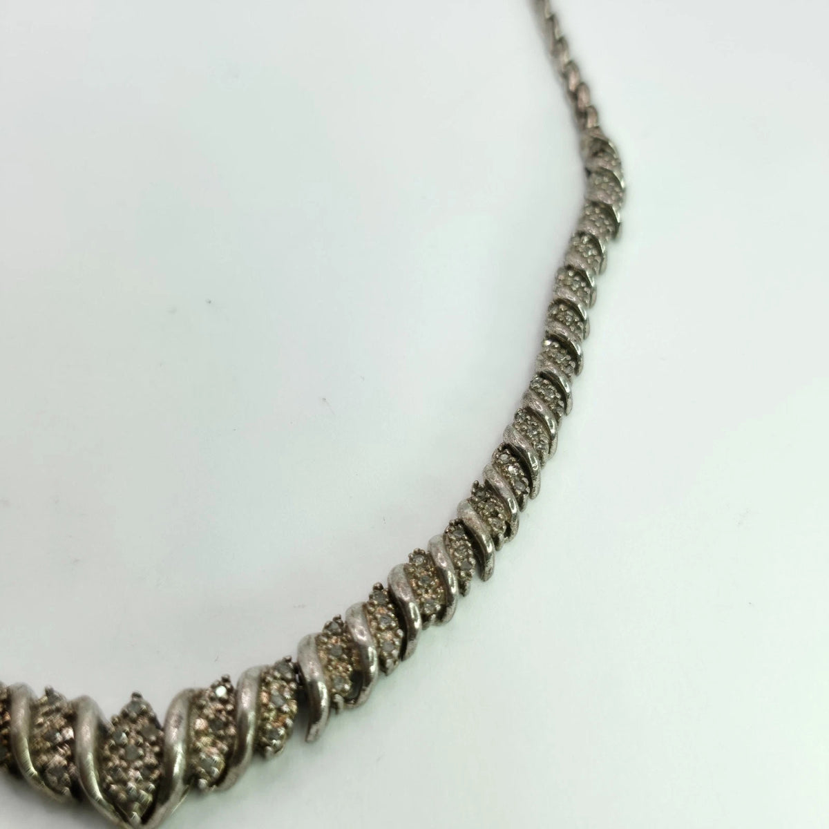 Vintage Heng Ngai 925 Sterling Silver V-Shape Necklace Genuine 1/2 Ct Diamond