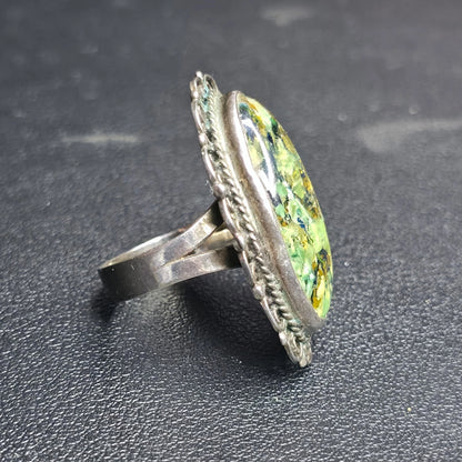 Sterling Silver Oval Filigree Ring Mottled Green/Yellow/Blue Cabochon Size 8 Vtg