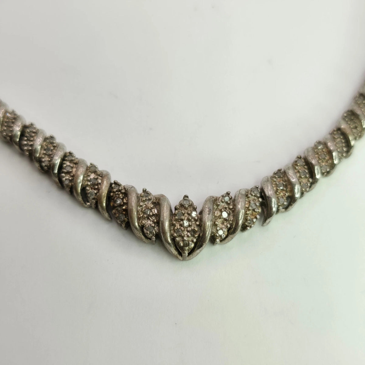 Vintage Heng Ngai 925 Sterling Silver V-Shape Necklace Genuine 1/2 Ct Diamond
