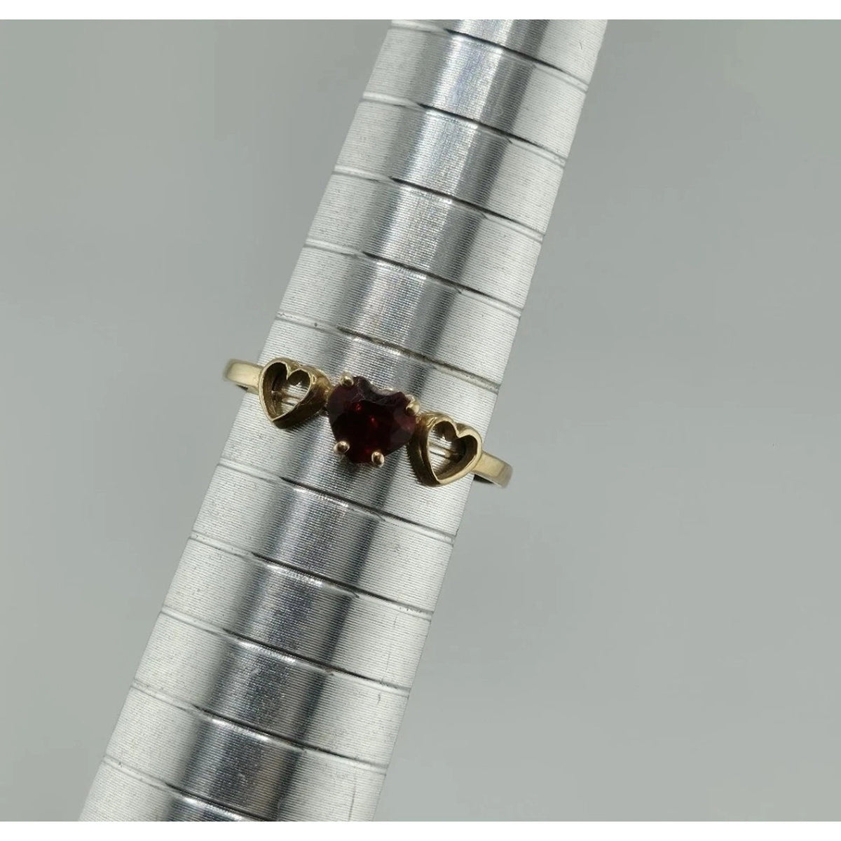 10K Yellow Gold Ring Band Red Garnet Rhodolite Heart Stones June size 6
