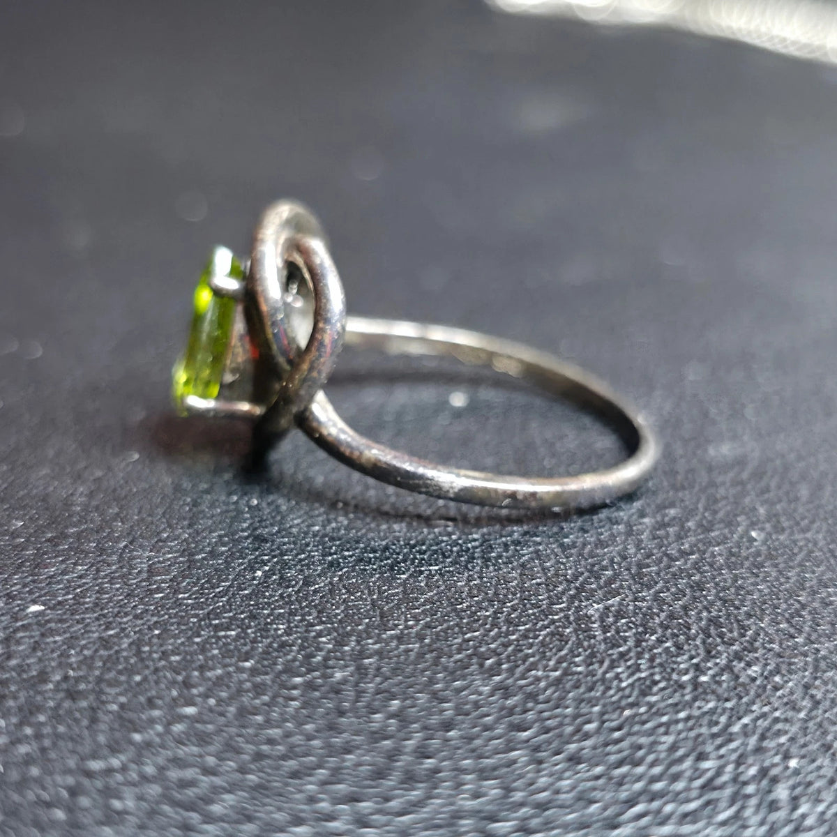 Sterling Silver 925 Green Teardrop Stone Knot Ring Size 9