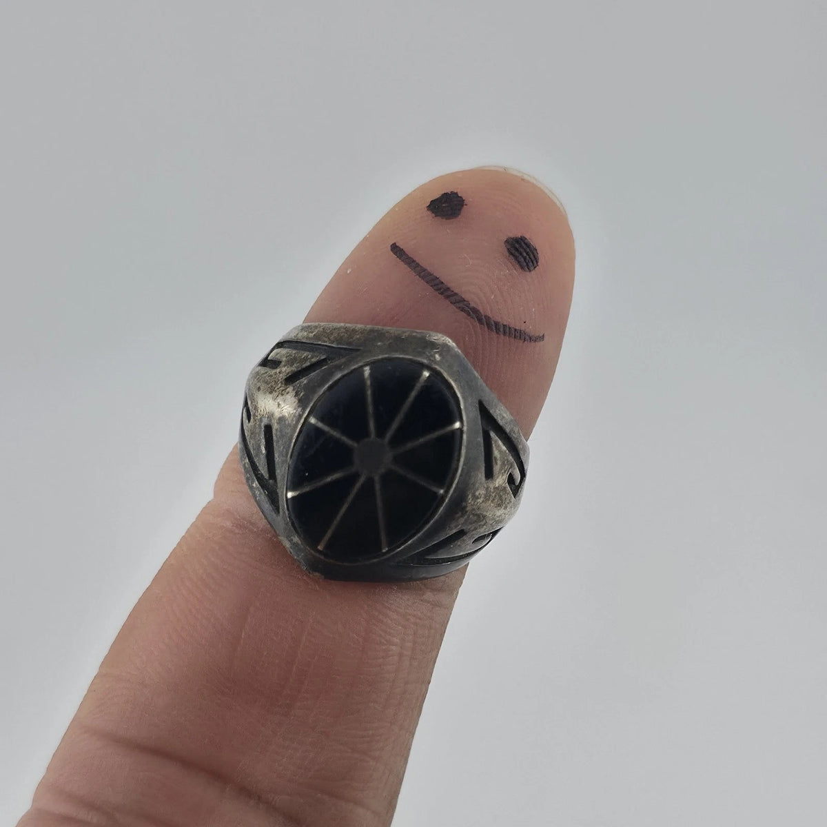 Vintage Sterling Silver Black Onyx Signet Ring Size 8 Inlay Sunburst Patina