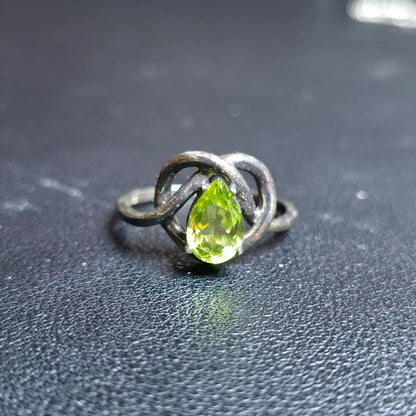 Sterling Silver 925 Green Teardrop Stone Knot Ring Size 9